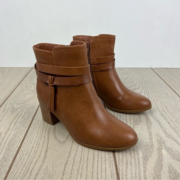 Style & Co Women's Catrionaa Tassel Wrap Detailed Booties 6M Auburn $80 - Picture 1 of 9